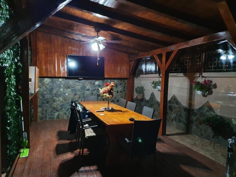 Casa Cattleya Ξενοδοχείο Târgu Jiu Εξωτερικό φωτογραφία